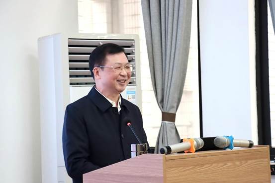 图片1 主讲人特写(1)